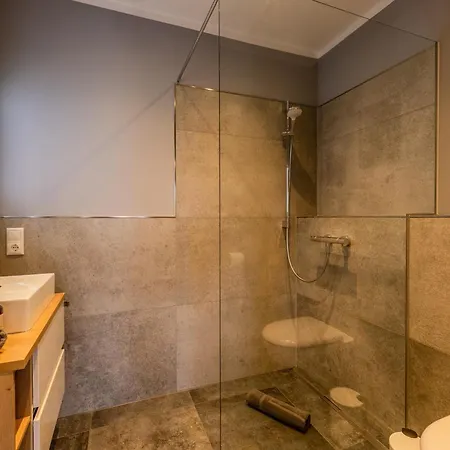 Huenzinger Dorfschmiede Lägenhet